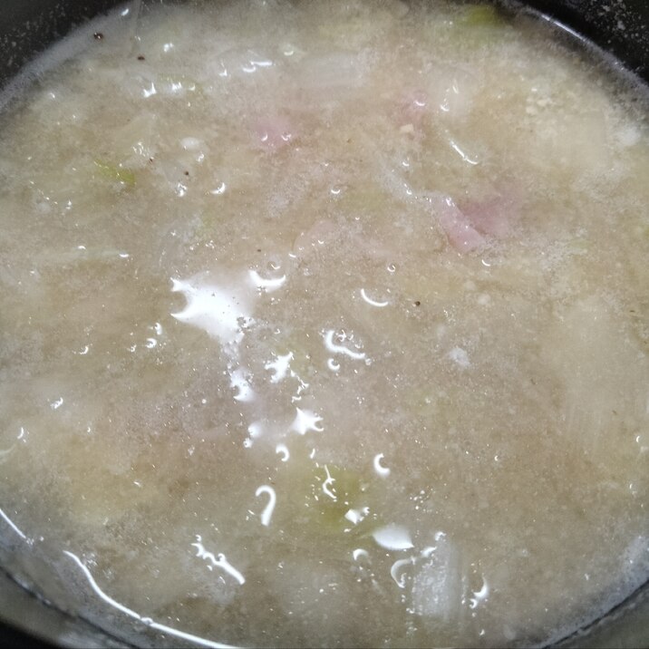 白菜ベーコン すりごまの味噌汁